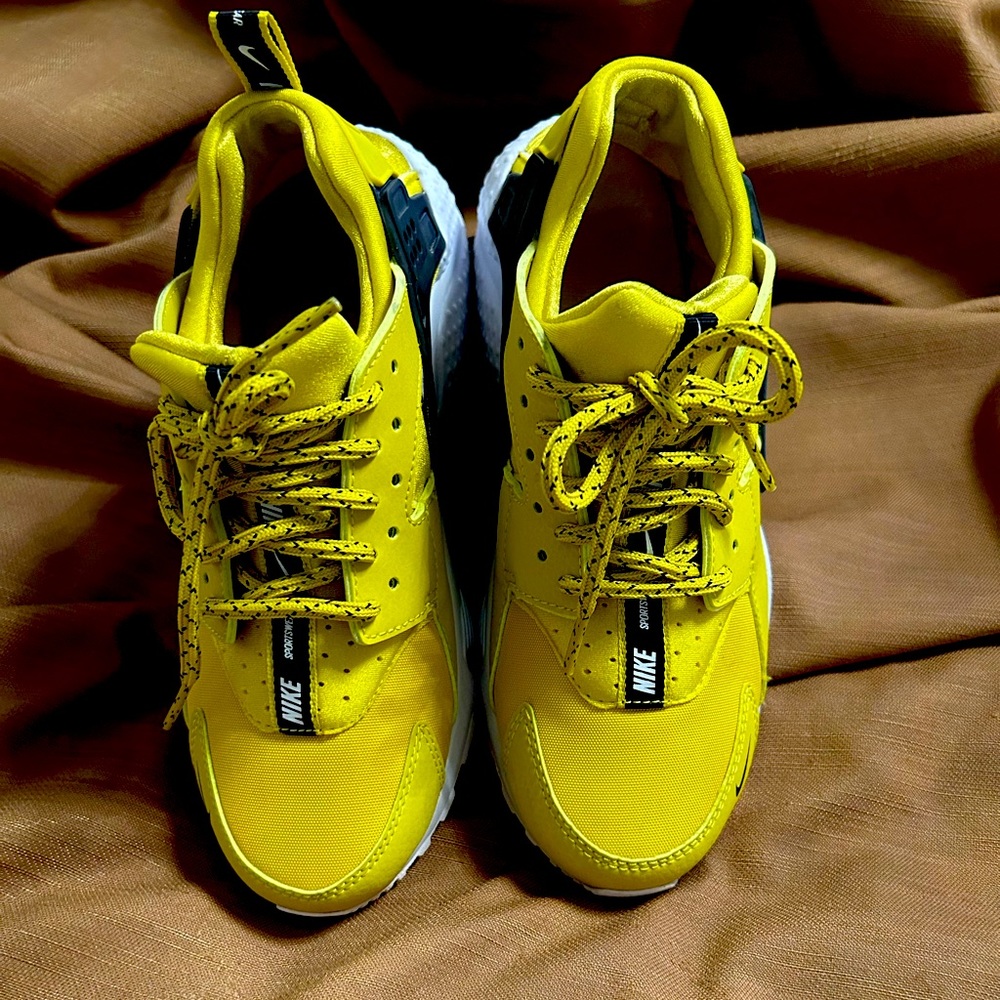 Nike Huarache Run SE